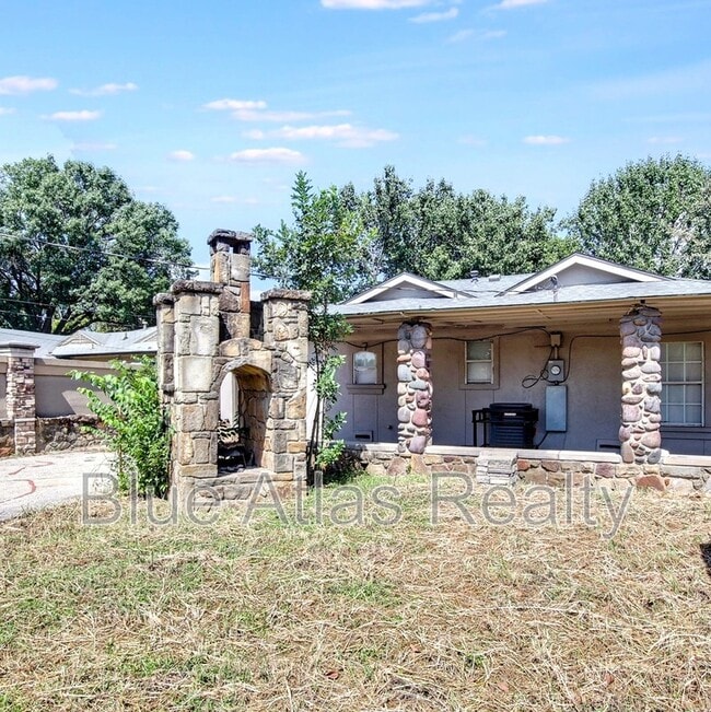 Building Photo - 7838 Maxwell Ave