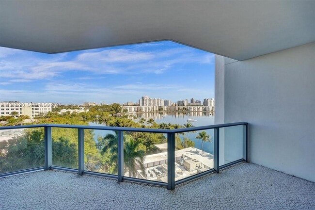 Building Photo - 17301 Biscayne Blvd