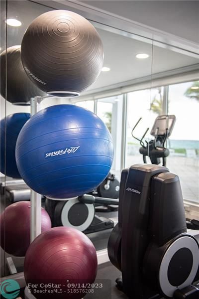 Building Photo - 3000 S Ocean Blvd