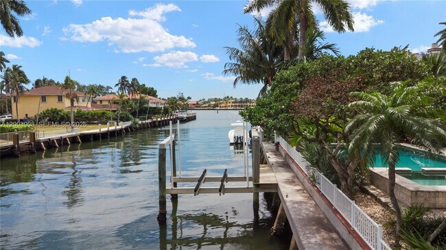 Building Photo - 700 Coral Way