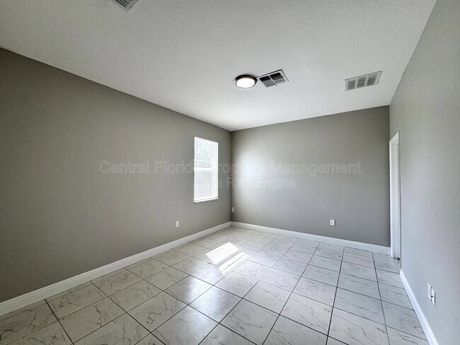 Building Photo - 1389 Worthington Dr