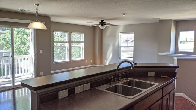 Building Photo - Townhouse for Rent in Parker