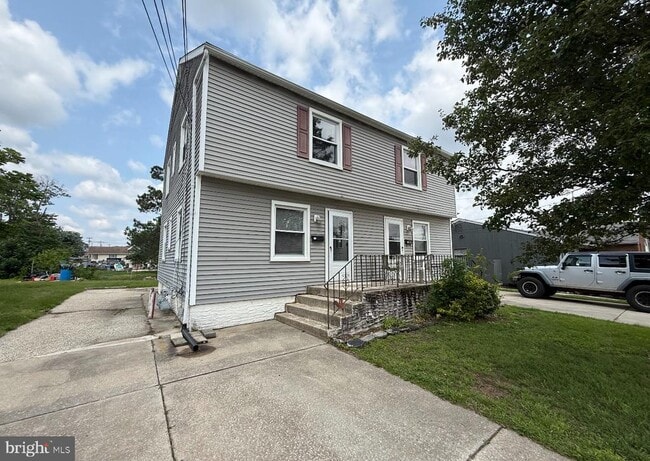 Primary Photo - 41-43-43 Oak St