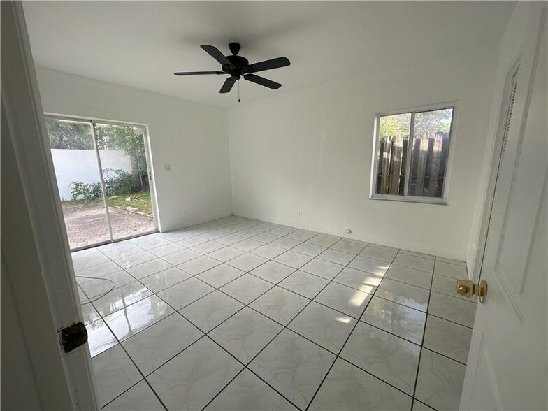 Building Photo - 2928 N Ocean Blvd