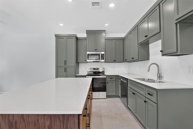 Building Photo - 8754 Patriot Dr