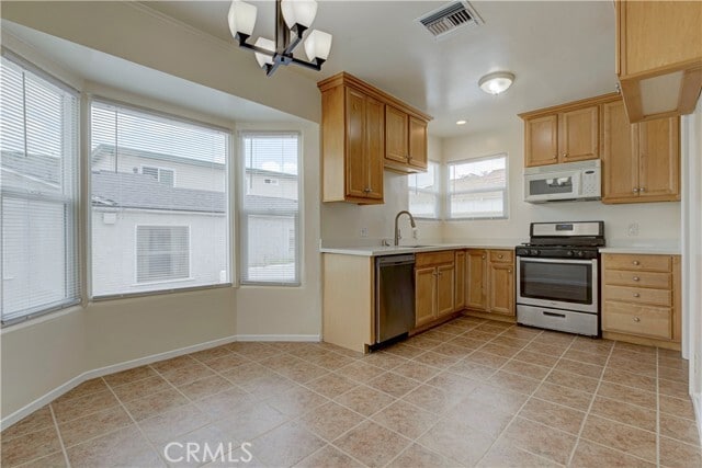 Building Photo - 559 E Providencia Ave