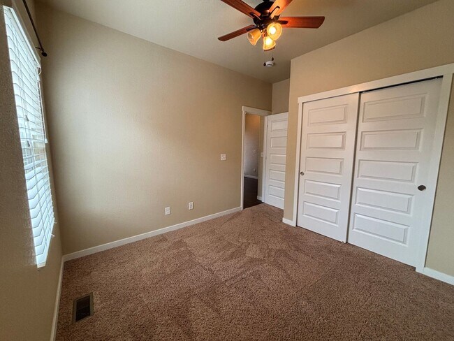 Building Photo - 5 Bedroom, 3 Bathroom Single-Family Home w...