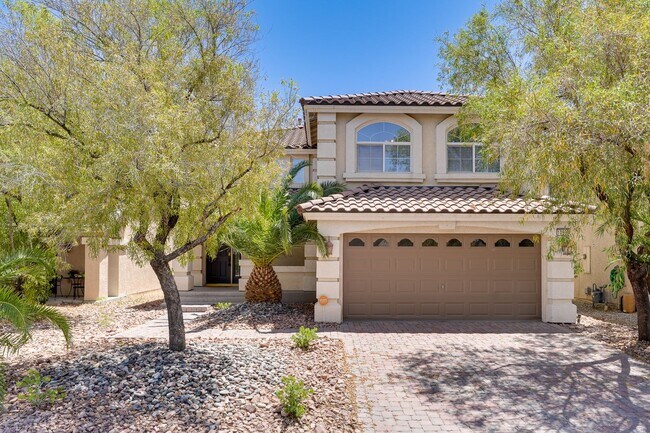 Building Photo - 4-Bedroom Home with Heated Pool & Spa