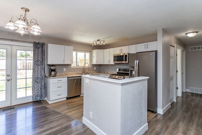 Building Photo - Charming 3BR Home with Updated Amenities &...