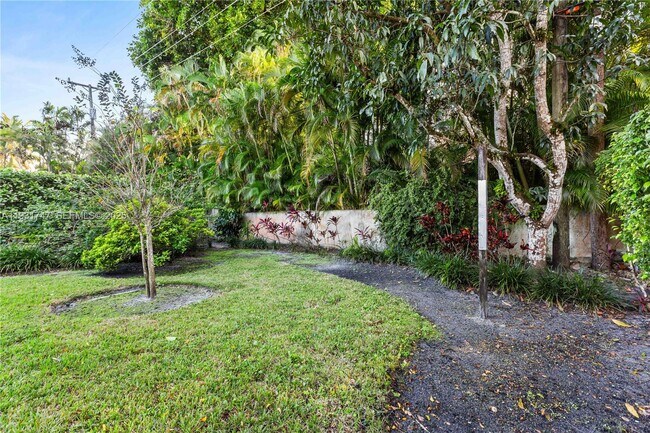 Building Photo - 736 Alhambra Cir