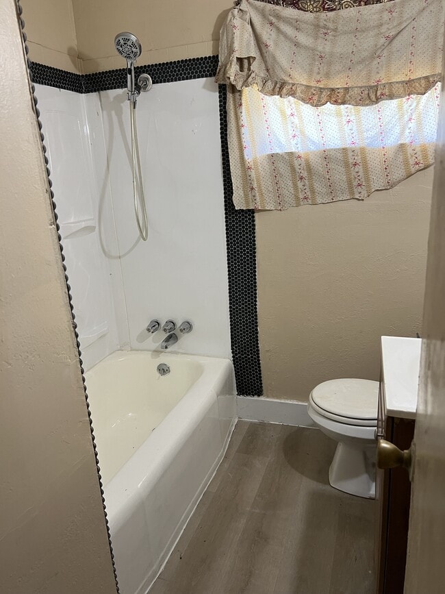 Building Photo - 1720 Fairway St