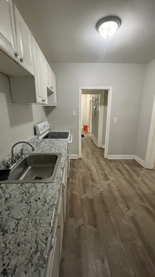 Building Photo - Spacious 4-Bedroom Home with 2 Full Bathrooms – Section 8 Approved and Ready for Move-In!