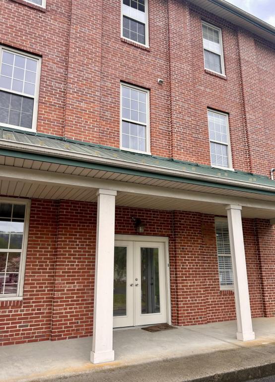 Building Photo - 111 W. Mc Kinney Ave., Unit #B Rogersville...