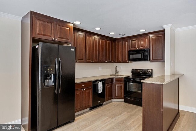 Building Photo - 1 Bridgewater Dr