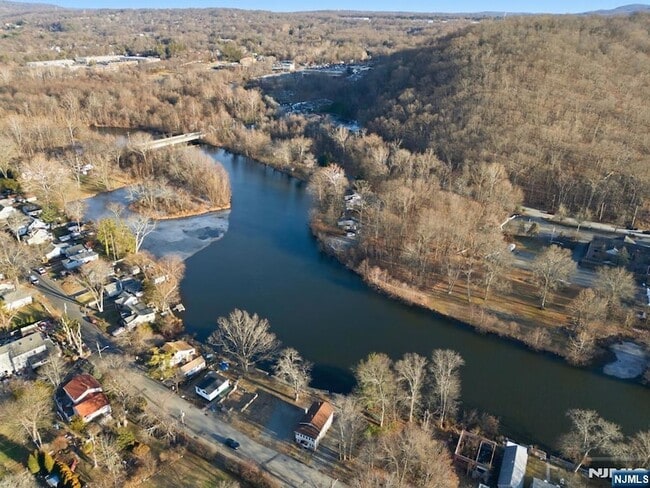 Building Photo - 75 Lakeview Terrace