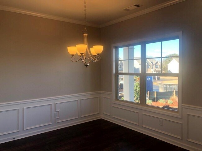 Building Photo - 221 Winterset Cir