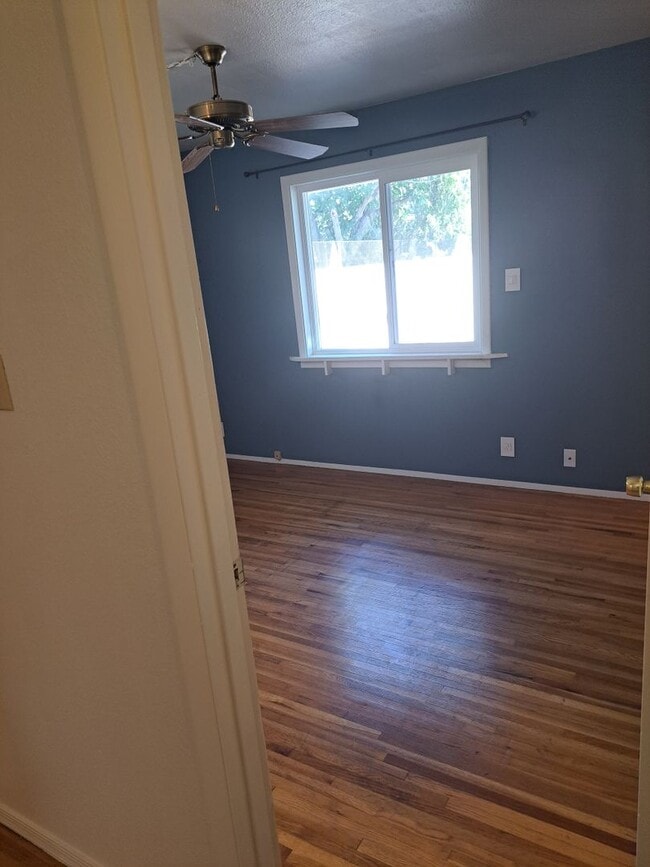 Building Photo - 3 BED 2 BATH SINGLE FAMILY HOME IN *CONVENIENTLY* LOCATED ALBUQUERQUE NEIGHBORHOOD!