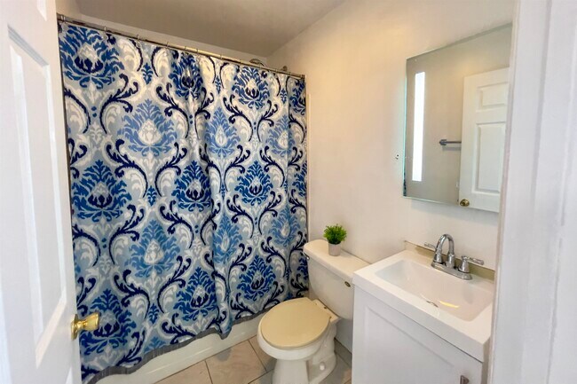 Building Photo - 466 Broadway