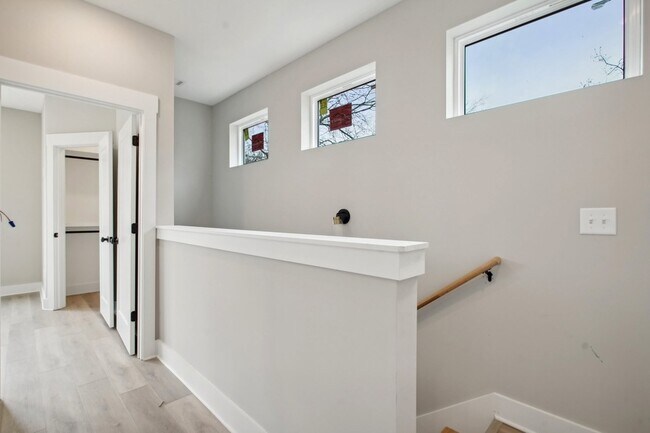 Building Photo - 341 Archwood Dr