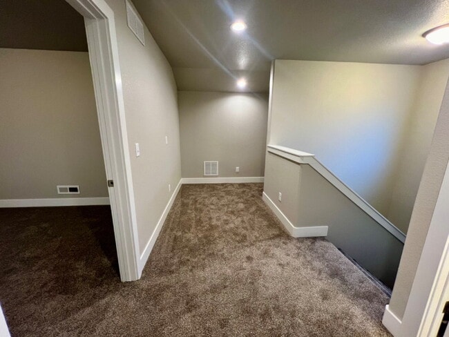 Building Photo - 3 Bedroom New Build Available Now!