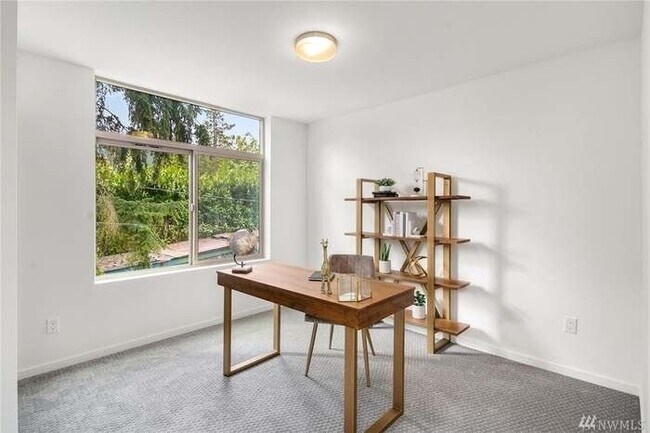 Building Photo - 3041 20th Ave W