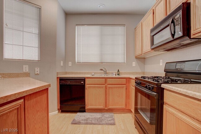 Building Photo - 27 Hudson Canyon St