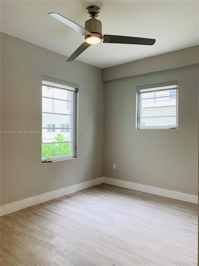 Building Photo - 1100 10th St