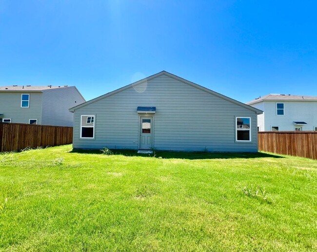 Building Photo - Cozy Home in The Villages of Mayfield