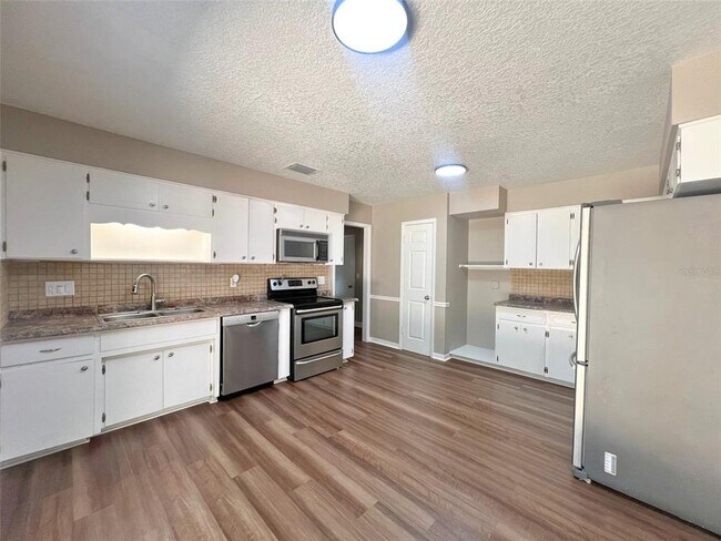 Building Photo - 822 Lake Elbert Ct