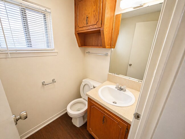 Building Photo - 3002 Chaucer Dr