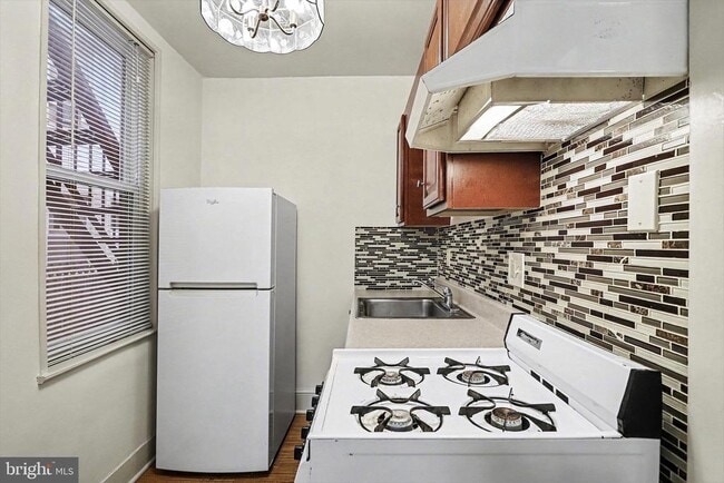 Building Photo - 136 E Lemon St