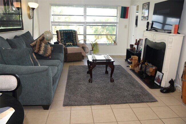 Building Photo - 7807 Golf Cir Dr