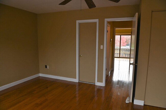 Building Photo - Charming Townhouse on Verbeke St