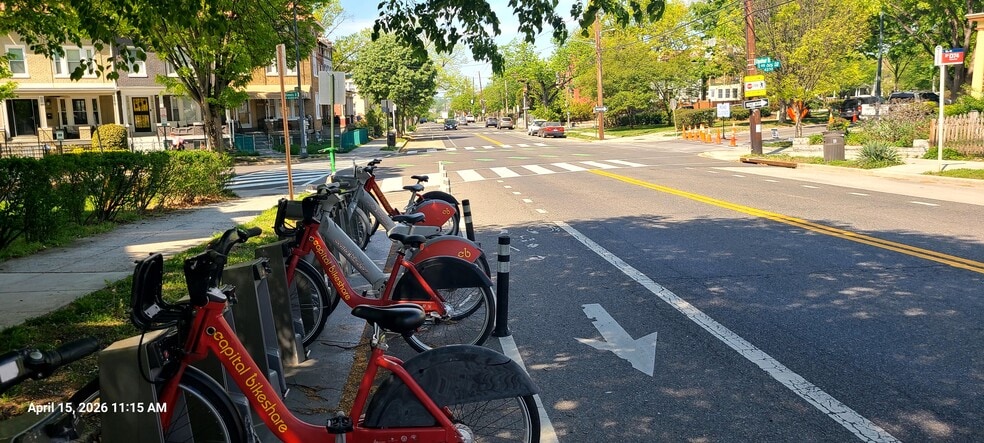 Building Photo - 423 Upshur St NW