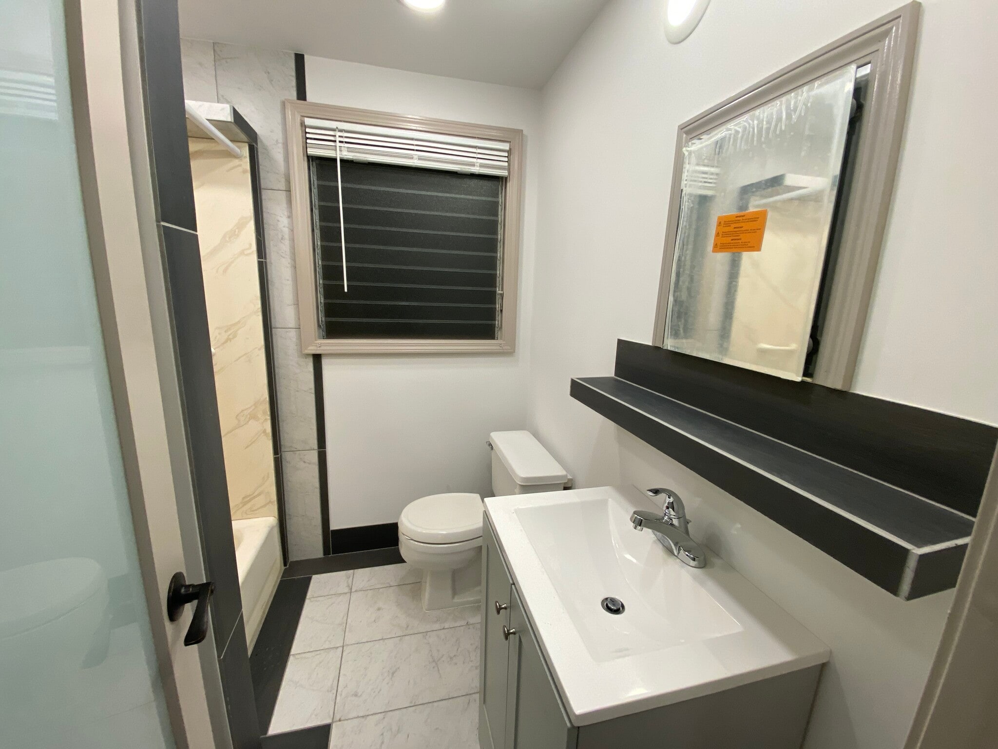 Bedroom bath. - 3716 Claudine St