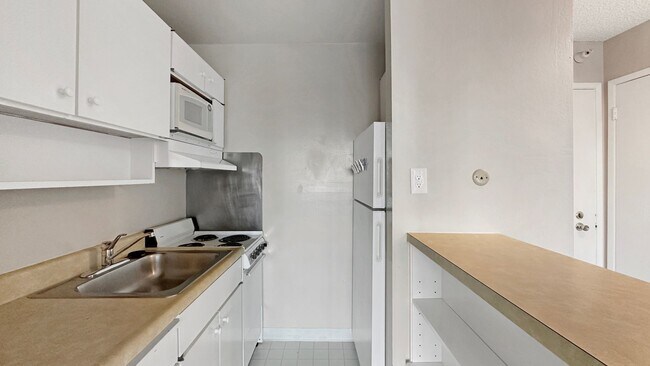 Building Photo - Water View Studio at Watergate