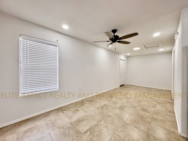 Building Photo - 4650 E Calle Aurora