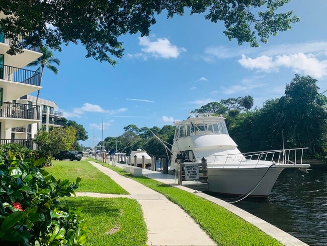 Building Photo - 1201 River Reach Dr