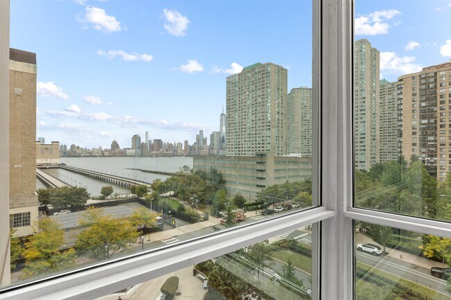 Building Photo - 20 Newport Pkwy