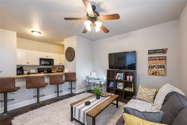 Building Photo - 1123 S Tottenham Ct