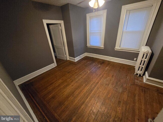 Building Photo - 5044 N Sydenham St