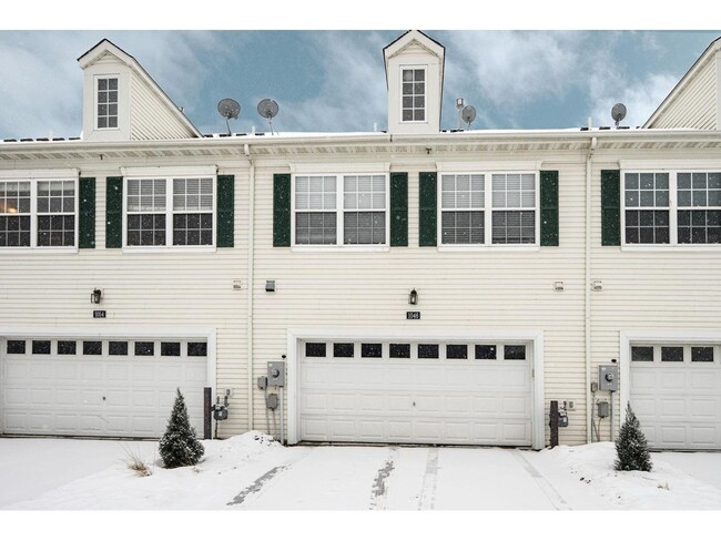 Building Photo - 1046 Providence Dr