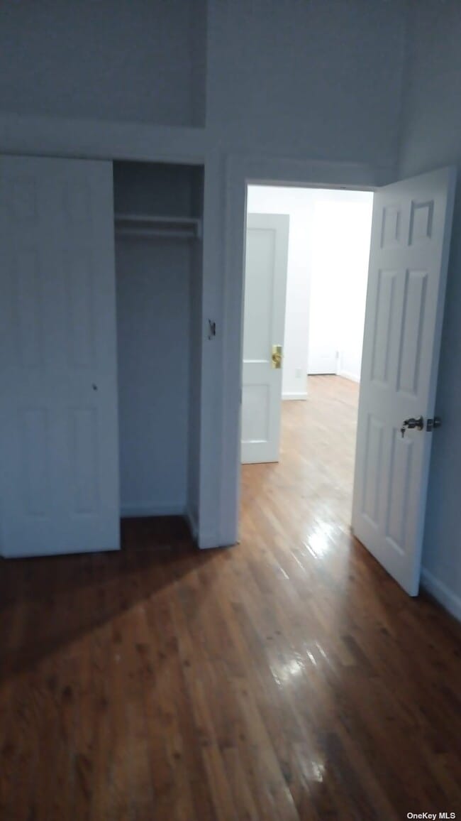 Building Photo - 304 Jericho Turnpike