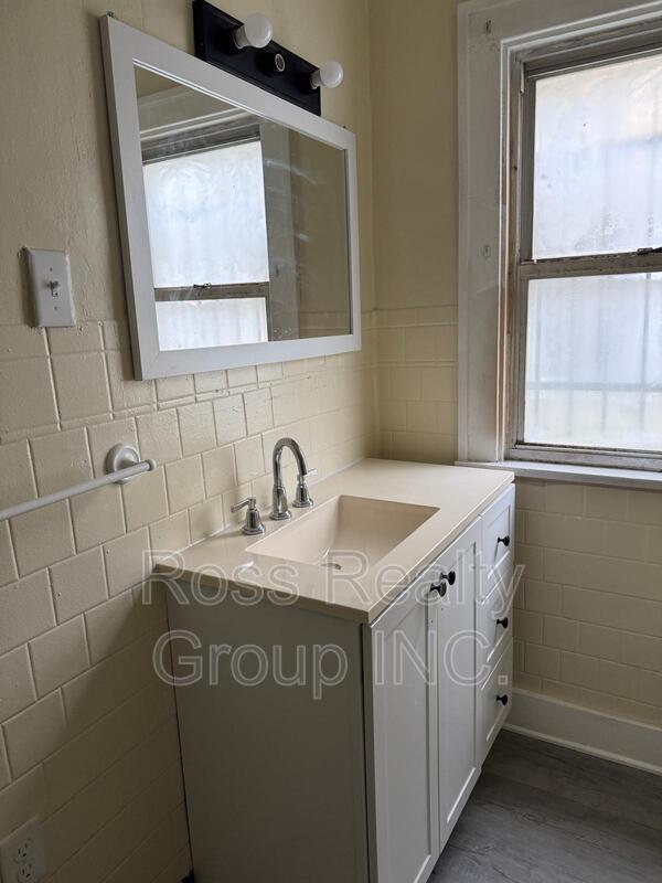 Building Photo - 1420 Addington Rd