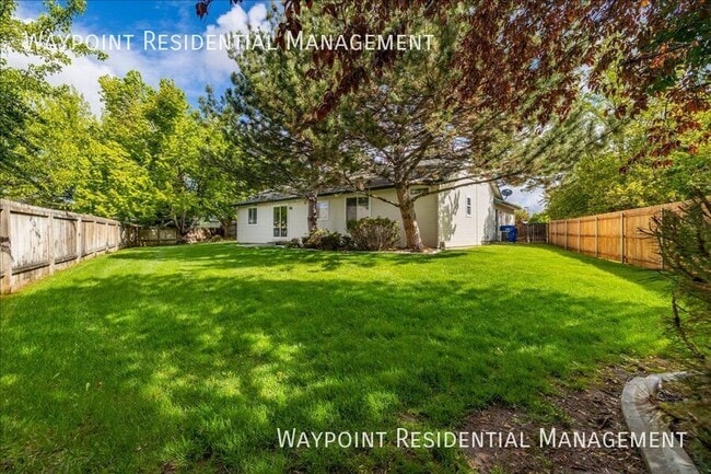 Building Photo - 1095 N Marsh Hawk Pl