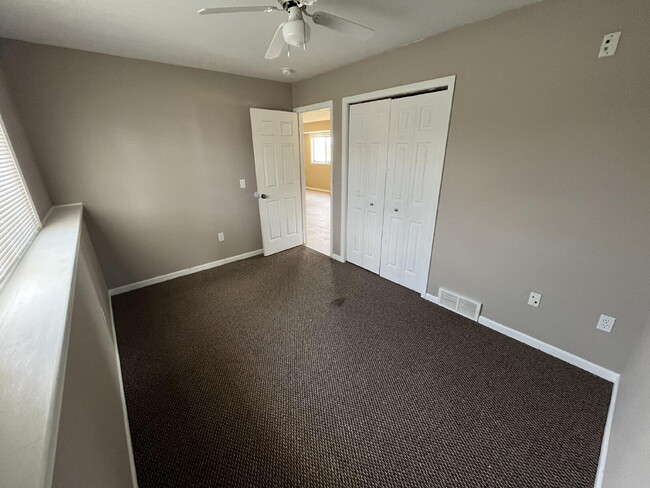 Building Photo - Spacious 4-Bedroom, 3-Bathroom House in Ca...