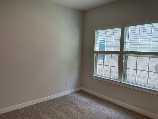 Building Photo - 2116 Sounders Ln NE