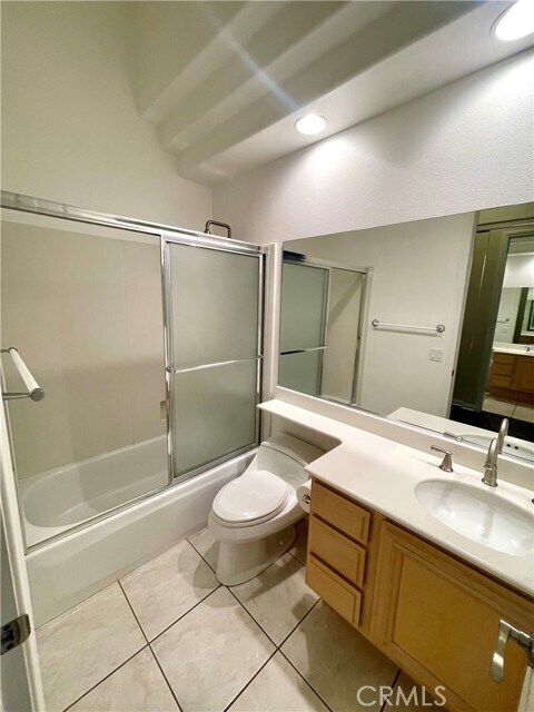Building Photo - 6 Emerald Glen