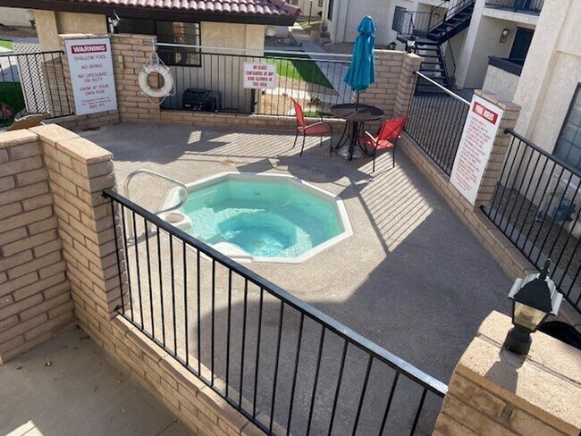 Building Photo - 1 Br Condo on lower level! Gated community