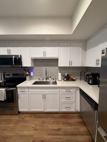 Building Photo - 12655 Bluff Creek Dr